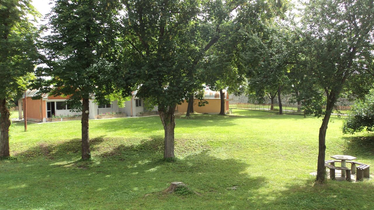 Hotel Stroitel Hisarya Buitenkant foto