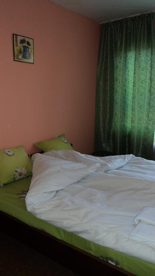 Hotel Stroitel Hisarya Buitenkant foto