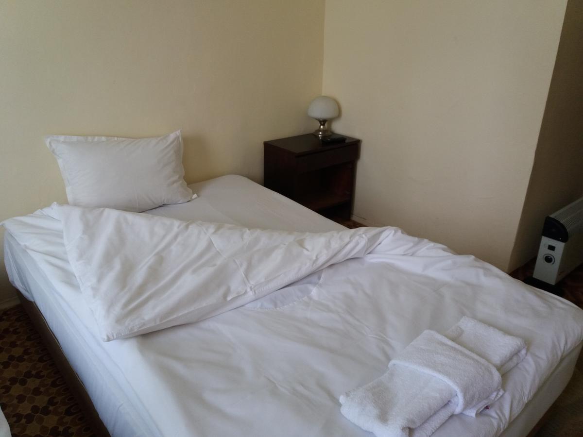 Hotel Stroitel Hisarya Buitenkant foto