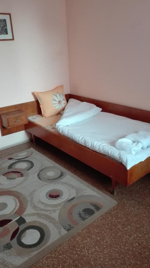 Hotel Stroitel Hisarya Buitenkant foto